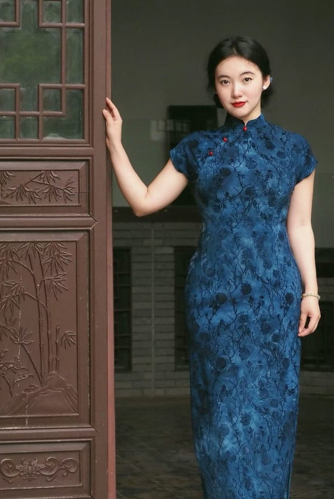 Beth and Brian Qipao-JNX Floral pattern, blue long plus size Cheongsam