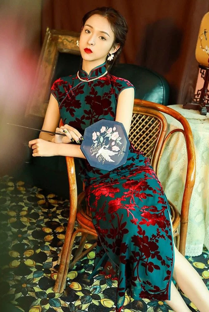 Beth and Brian Qipao-ZQYS Floral pattern, velvet fabric, blue midi Cheongsam