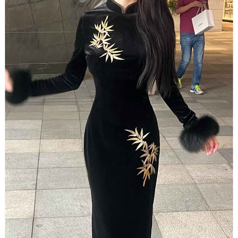 Beth and Brian Qipao-DBN Winter collection, gold bamboo leaf pattern long Qipao with Fur-Trimmed Sleeves