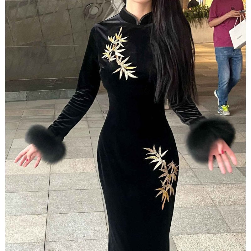 Beth and Brian Qipao-DBN Winter collection, gold bamboo leaf pattern long Qipao with Fur-Trimmed Sleeves