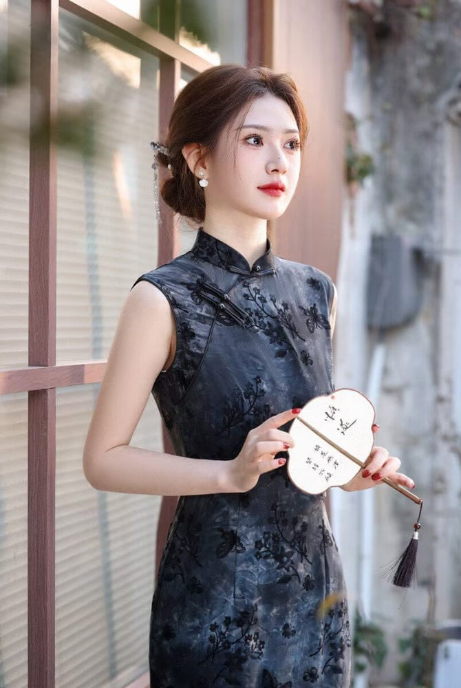 Beth and Brian Qipao-MYJ Flocking fabric, floral and butterfly pattern, black midi Cheongsam