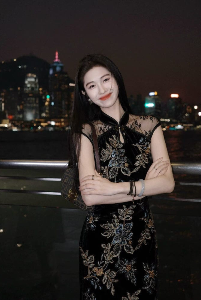 Beth and Brian Qipao-LQZH Floral pattern, velvet black long Cheongsam with raglan sleeves