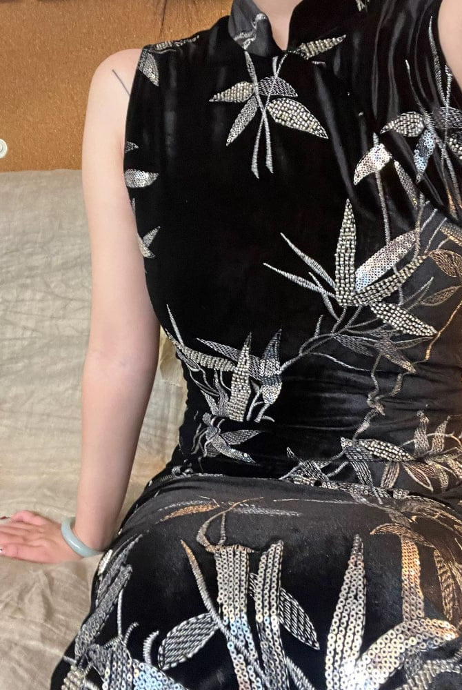 Beth and Brian Qipao-LAM Leaf embroidery, velvet black long Cheongsam