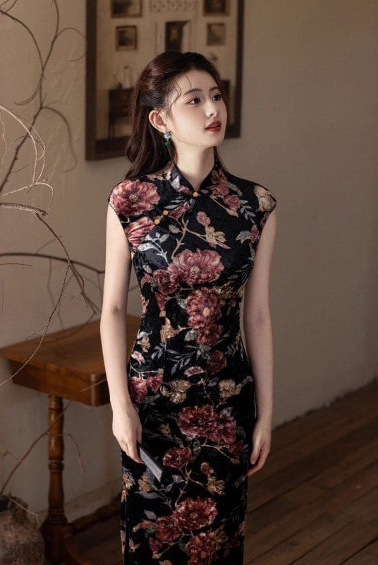 Beth and Brian Qipao-MYJ Floral pattern, velvet black long Cheongsam with raglan sleeves
