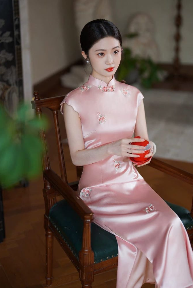 Beth and Brian Qipao-ZXF Floral embroidery, acetate satin high-end long Cheongsam