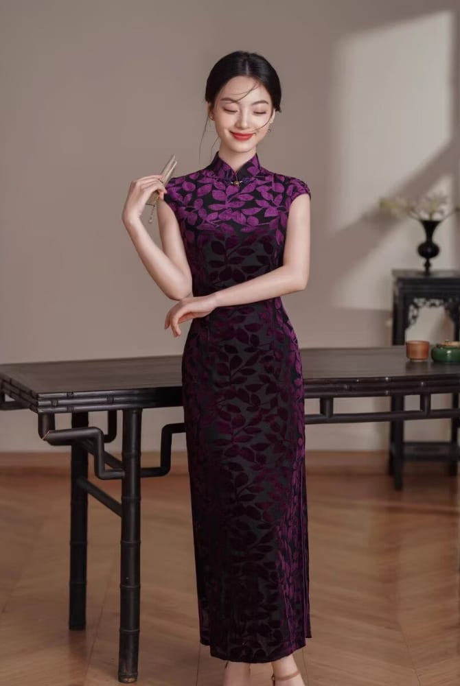 Beth and Brian Qipao-XL Leaf pattern, black midi Cheongsam with raglan sleeves