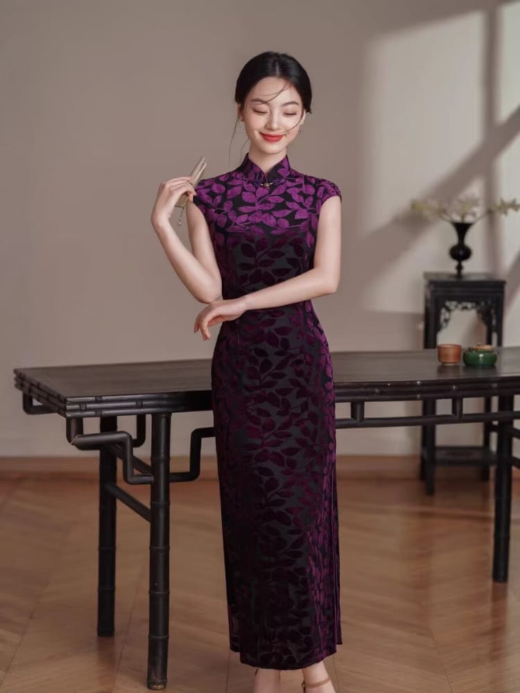 Beth and Brian Qipao-XL Leaf pattern, black midi Cheongsam with raglan sleeves