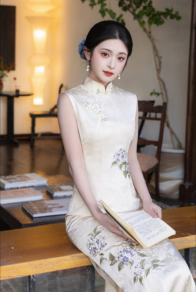 Beth and Brian Qipao-HLQ New Chinese style (新中式), floral pattern, beige midi Cheongsam