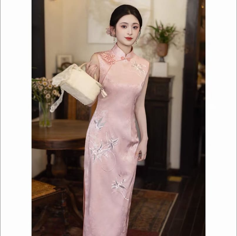 Beth and Brian Qipao-HLQ Sleeveless, Floral pattern, acetate fabric, pink midi Cheongsam