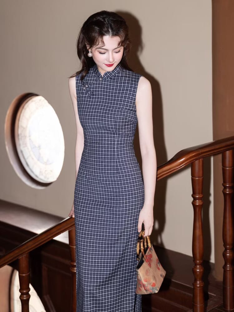 Beth and Brian Qipao-MYJ Old Shanghai style, plaid pattern, navy blue long Cheongsam