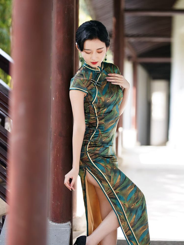 Beth and Brian Qipao-XLY June Retro Leaf‑Print, 19 Mome Mulberry Silk Long Cheongsam With Cap Sleeves