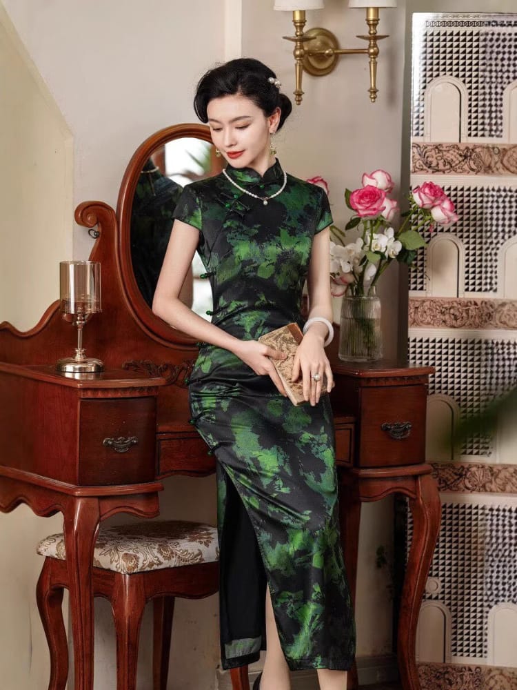 Beth and Brian Qipao-XLY 19 mome mulberry silk, high end green long Cheongsam