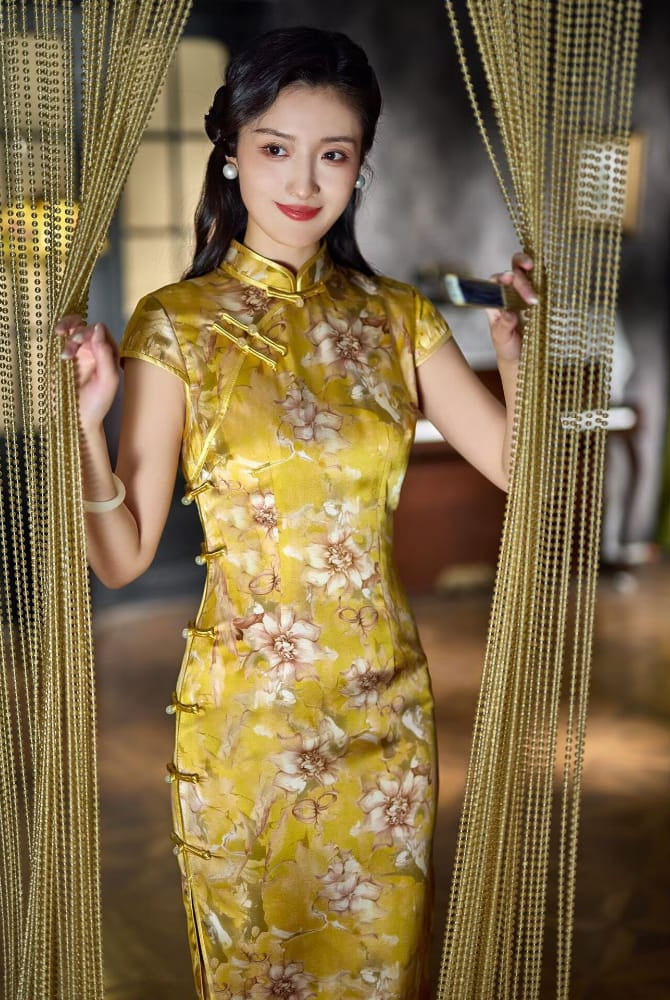 Beth and Brian Qipao-XLY Piper Golden Floral Real Silk Long Maxi Cheongsam With Cap Sleeves