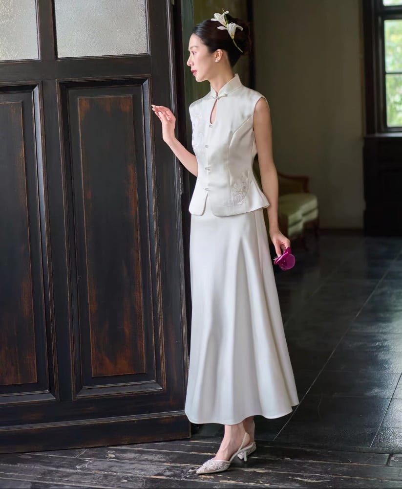 Beth and Brian Qipao-EC Floral embroiled satin Sleeveless Cheongsam Set