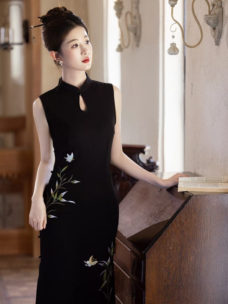 Beth and Brian Qipao-LSB Sophia Butterfly Embroidery Sleeveless Long Cheongsam