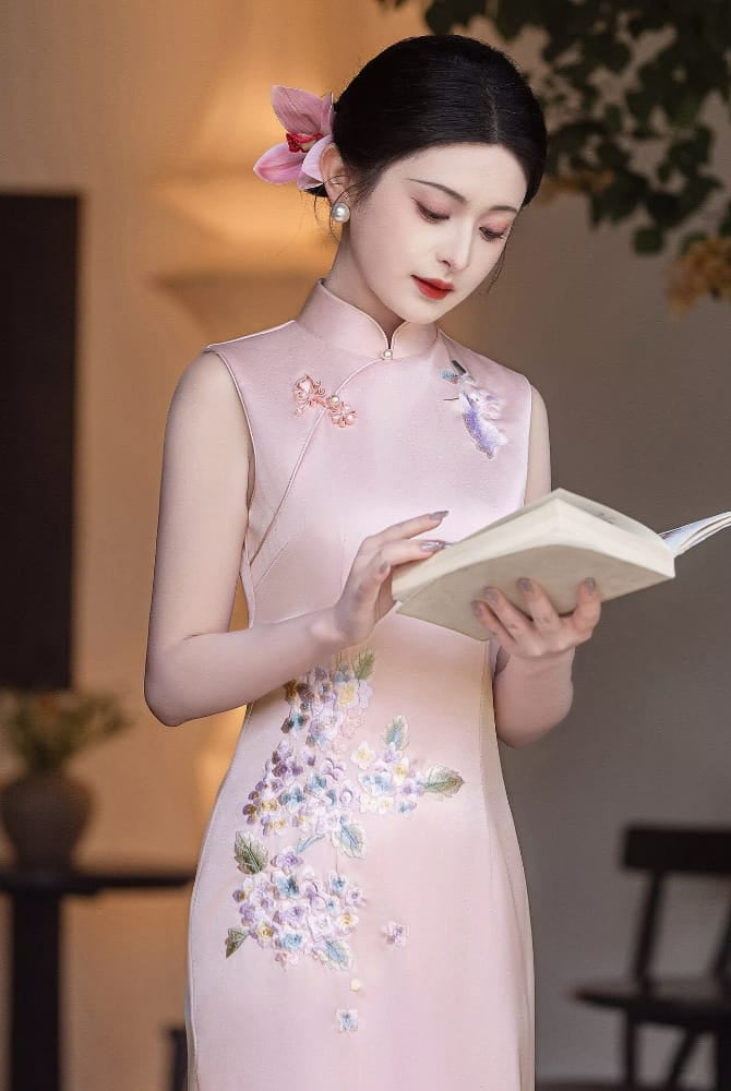 Beth and Brian Qipao-LSB Chloe Floral Embroidery Sleeveless Cheongsam