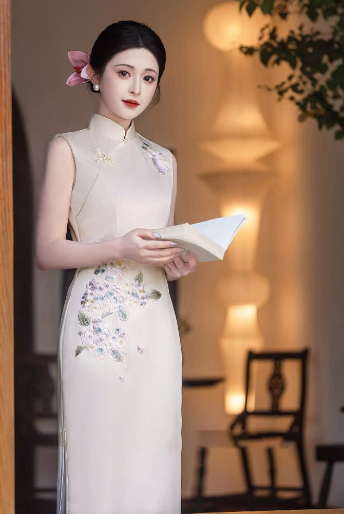 Beth and Brian Qipao-LSB Emma Floral Embroidery Sleeveless Cheongsam
