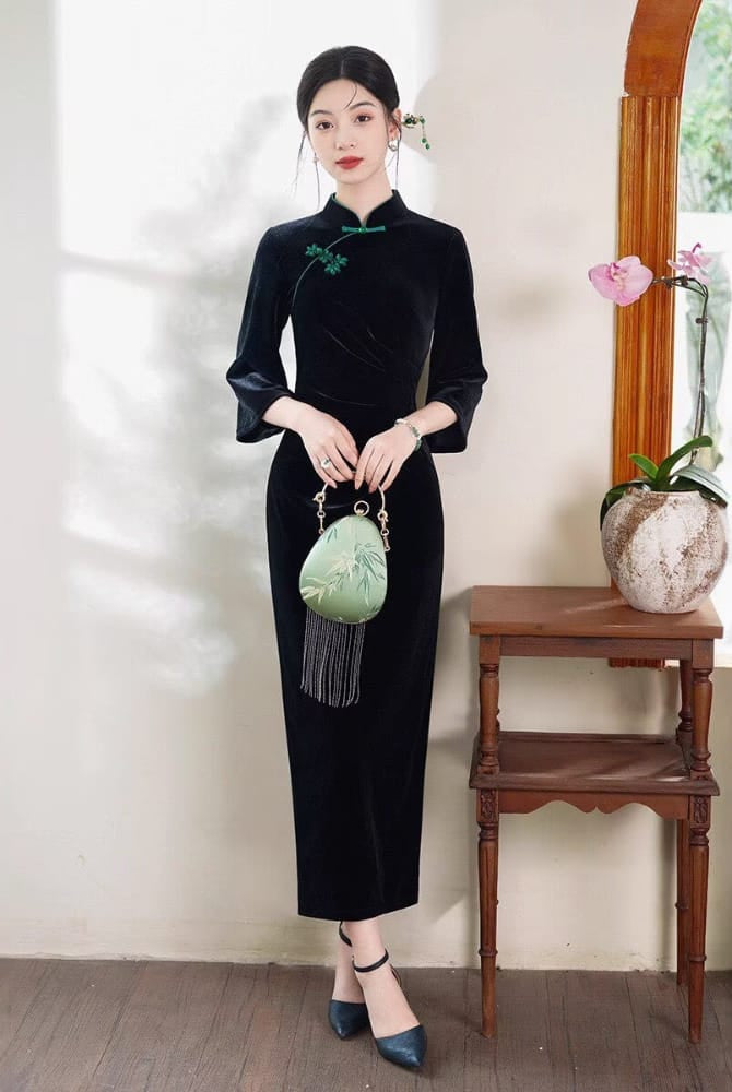 Beth and Brian Qipao-XL Josephine Vintage Black Velvet Midi Cheongsam with Green Frog Buttons