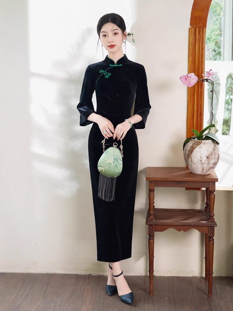 Beth and Brian Qipao-XL Josephine Vintage Black Velvet Midi Cheongsam with Green Frog Buttons
