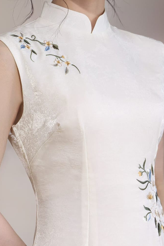 Beth and Brian Qipao-LSB Ivy Beige Sleeveless Floral Embroidery Midi Cheongsam