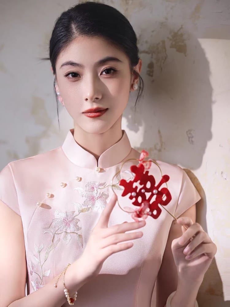 Beth and Brian Qipao-JNX Chloe Pink Floral Embroidery Cheongsam Dress With Cap Sleeves