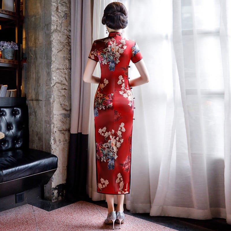 Beth and Brian Qipao-WXG Premium 19 mome mulberry Silk Red Tea Ceremony Qipao – Slim Fit Bridal Cheongsam