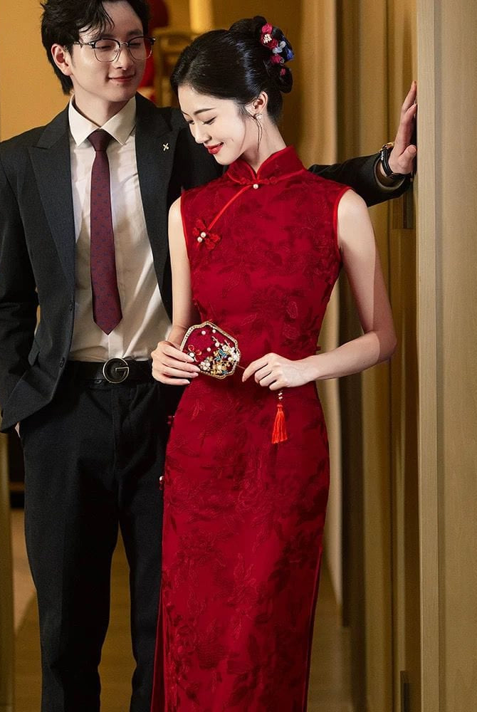 Beth and Brian Qipao - YB New Chinese style (新中式), wine red midi Cheongsam