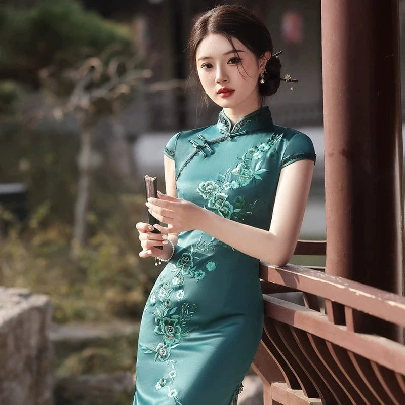 Beth and Brian Qipao-MLS Spring and summer collection, green silk midi Cheongsam