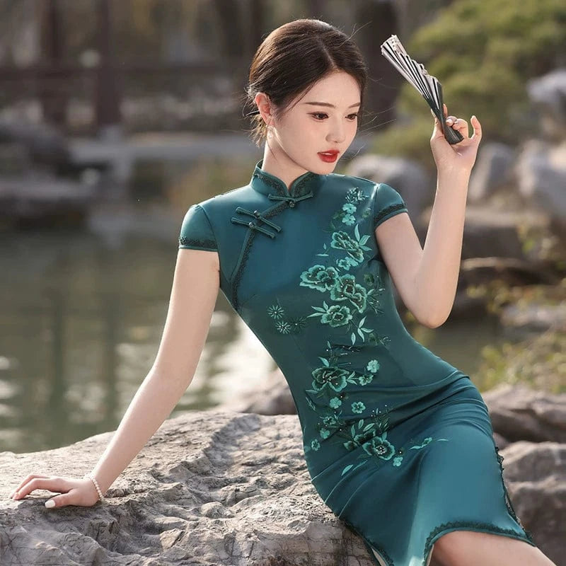 Beth and Brian Qipao-MLS Spring and summer collection, green silk midi Cheongsam