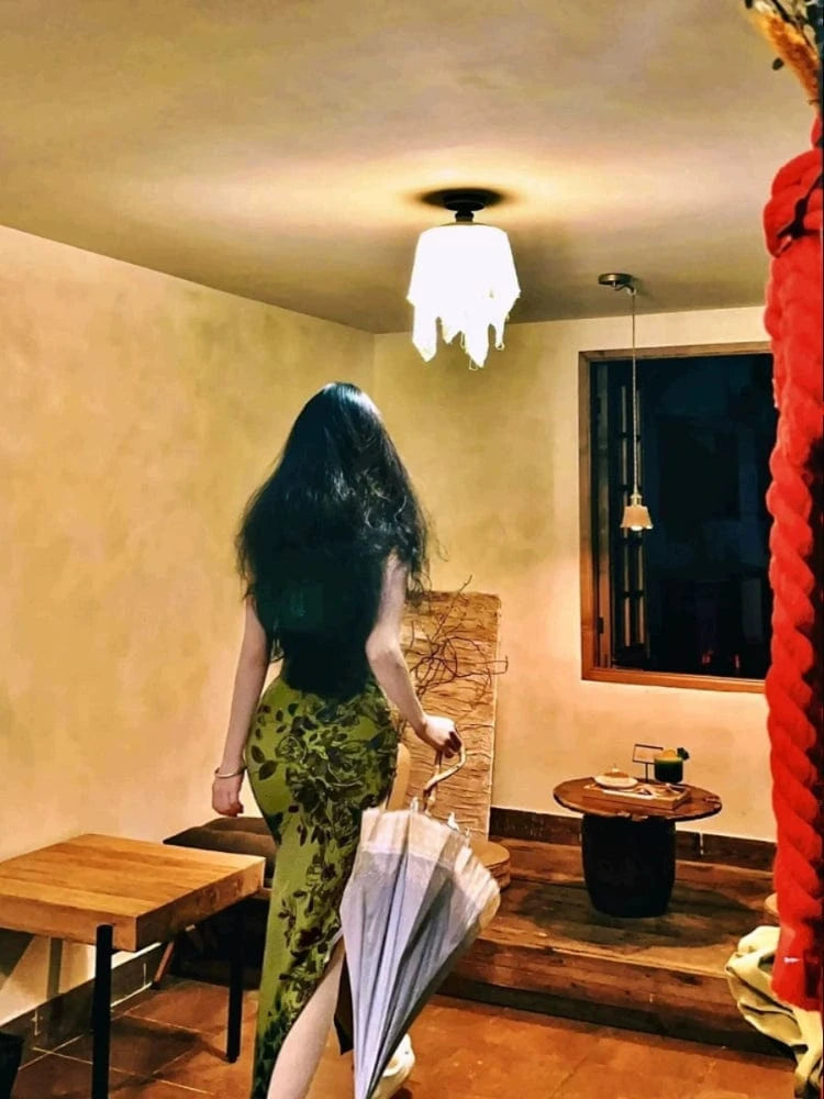 Beth and Brian Qipao-XL New Chinese style (新中式), green midi Cheongsam