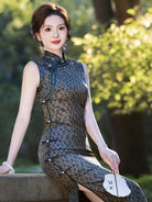 Beth and Brian Qipao-MYJ Old Shanghai style, plaid pattern, red long Cheongsam