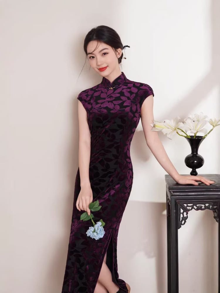 Beth and Brian Qipao-XL Leaf pattern, black midi Cheongsam with raglan sleeves