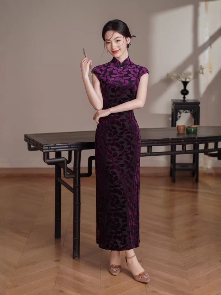 Beth and Brian Qipao-XL Leaf pattern, black midi Cheongsam with raglan sleeves