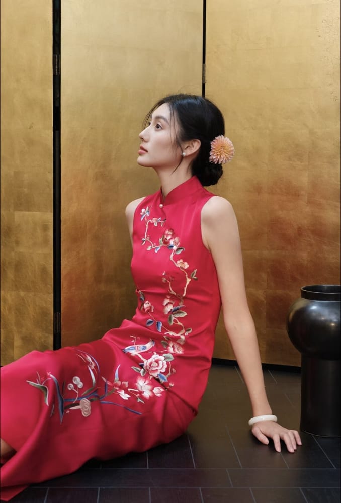Beth and Brian Qipao-EC Floral embroidery, High-end red long Cheongsam
