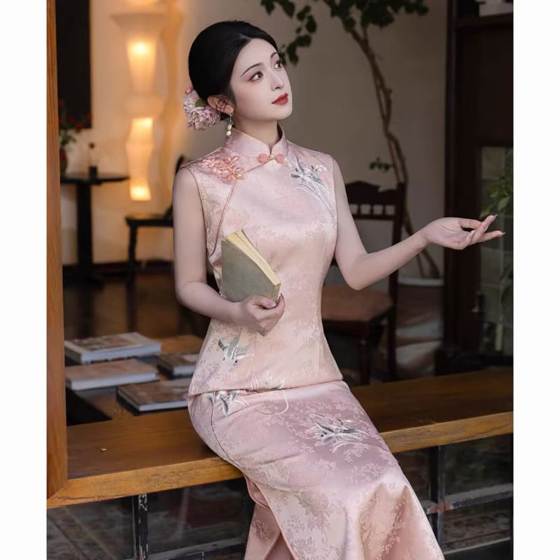 Beth and Brian Qipao-HLQ Sleeveless, Floral pattern, acetate fabric, pink midi Cheongsam