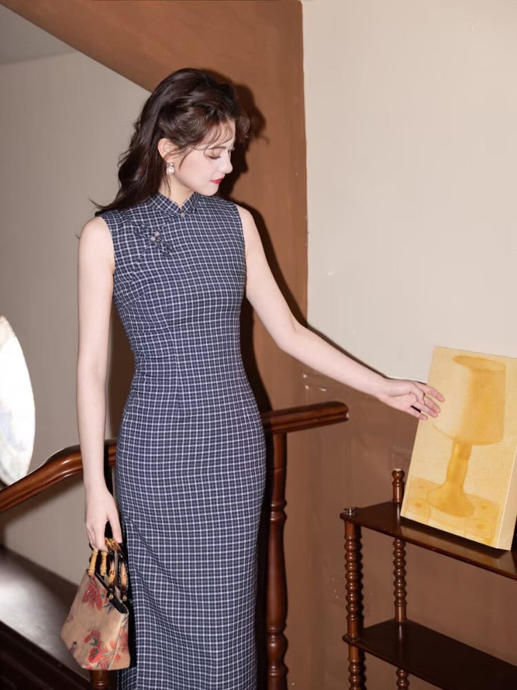 Beth and Brian Qipao-MYJ Old Shanghai style, plaid pattern, navy blue long Cheongsam