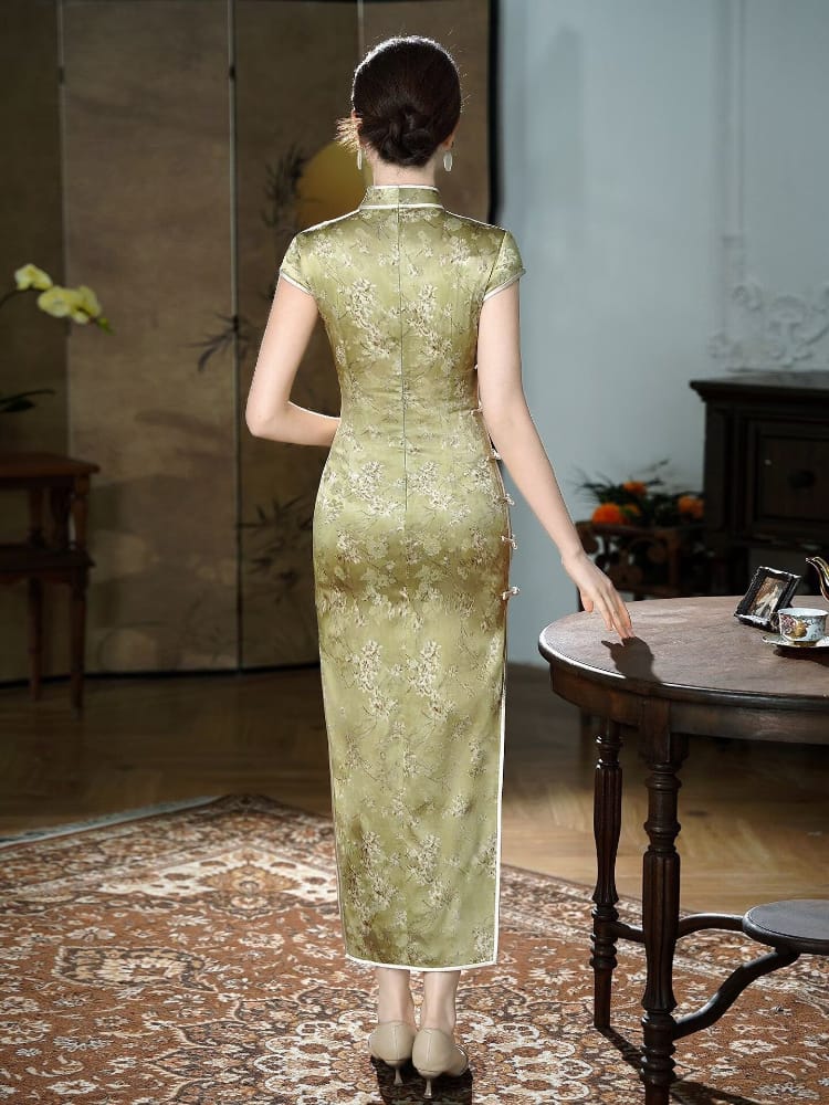 Beth and Brian Qipao-XLY Chloe Light Golden Floral Pattern, High end, 19 Mome Mulberry Silk Long Cheongsam