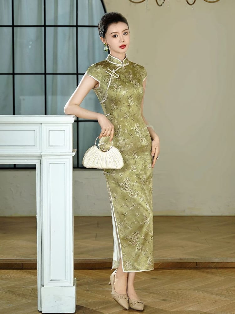 Beth and Brian Qipao-XLY Chloe Light Golden Floral Pattern, High end, 19 Mome Mulberry Silk Long Cheongsam