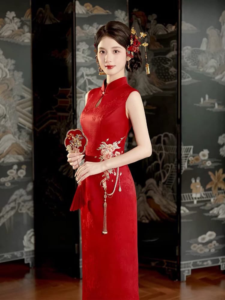 Beth and Brian Qipao-QHM Mia Floral Embroidery Jacquard Satin Cheongsam with Fringe Lace Cape Set