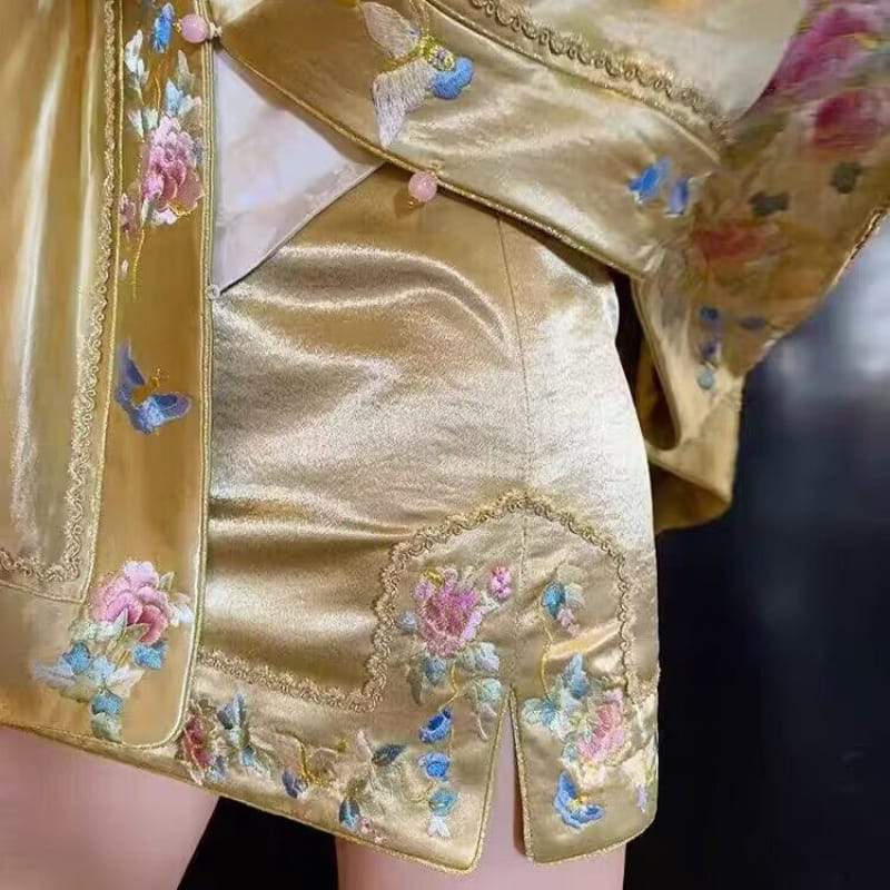 Beth and Brian Qipao-AYE Hazel Loose Fitting Peony Embroiderey Tang Suit Two-Piece Set