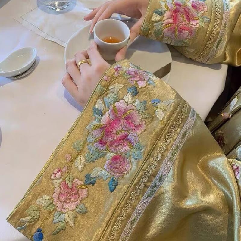 Beth and Brian Qipao-AYE Hazel Loose Fitting Peony Embroiderey Tang Suit Two-Piece Set