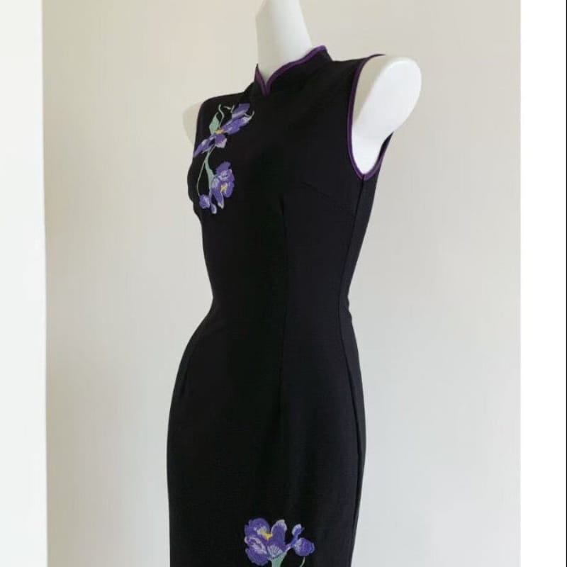 Beth and Brian qipao-DAF Evelyn's Sleeveless Mid-Length Cheongsam with Purple Iris Embroidery