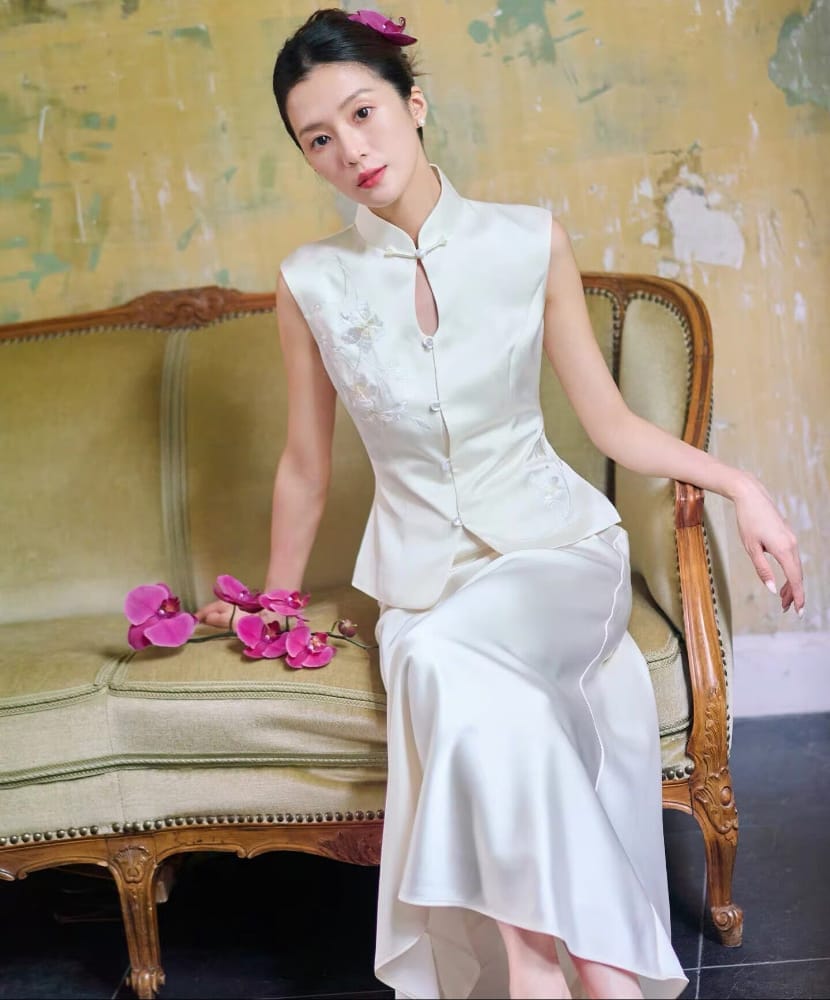 Beth and Brian Qipao-EC Floral embroiled satin Sleeveless Cheongsam Set