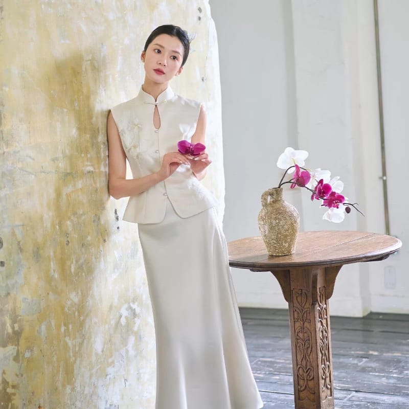 Beth and Brian Qipao-EC Floral embroiled satin Sleeveless Cheongsam Set