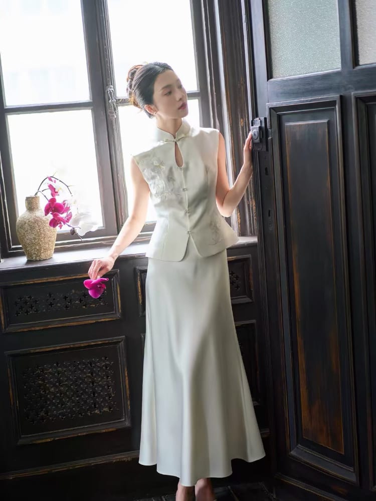 Beth and Brian Qipao-EC Floral embroiled satin Sleeveless Cheongsam Set