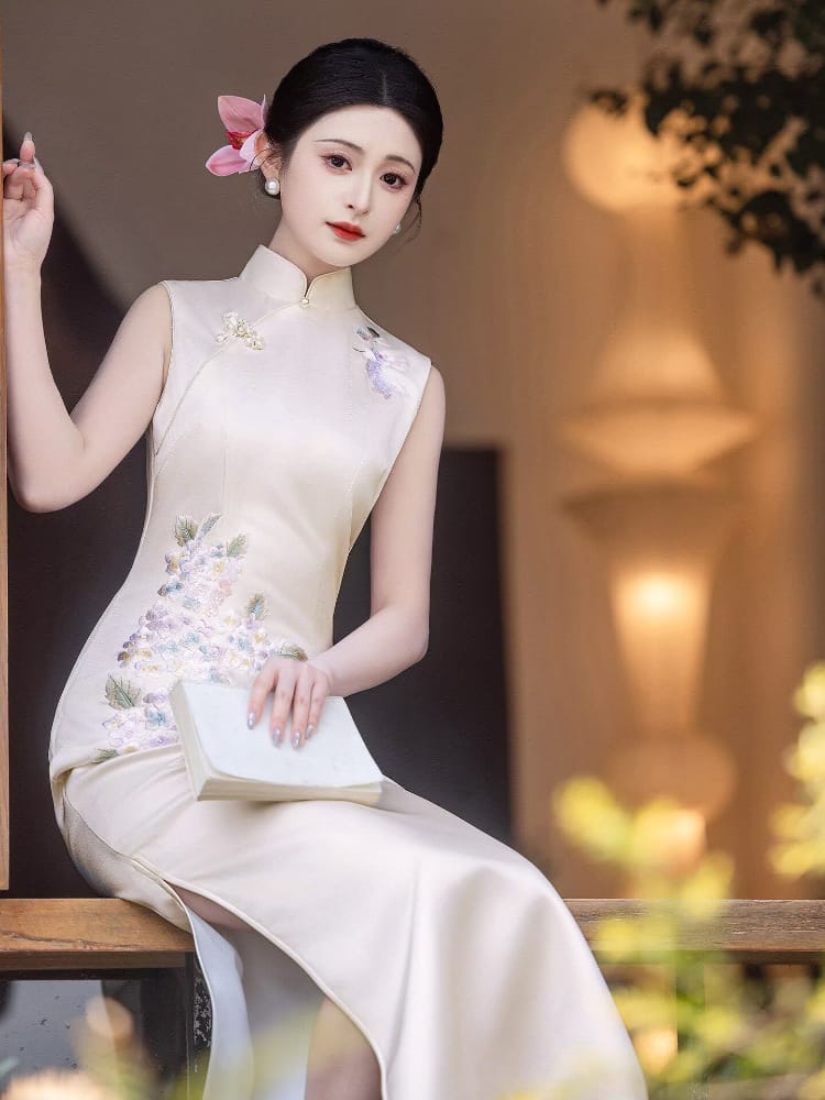 Beth and Brian Qipao-LSB Emma Floral Embroidery Sleeveless Cheongsam