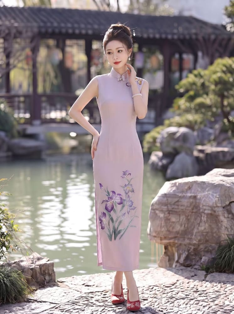 Beth and Brian Qipao-WS Evelyn Butterfly & Iris Embroidery Sleeveless Cheongsam