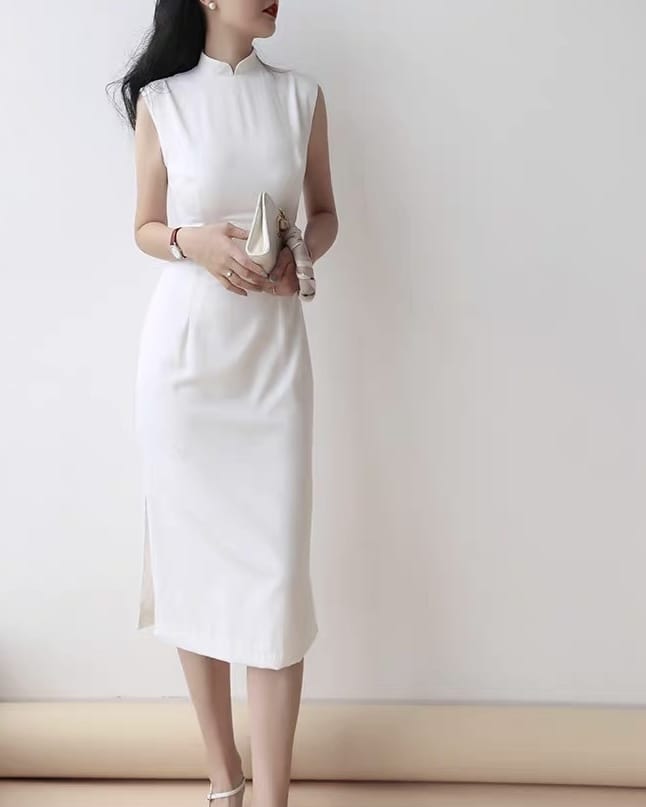 Beth and Brian Qipao-Exclusivedesigner Minimalist Cheongsam Dress-Sleeveless Satin Qipao
