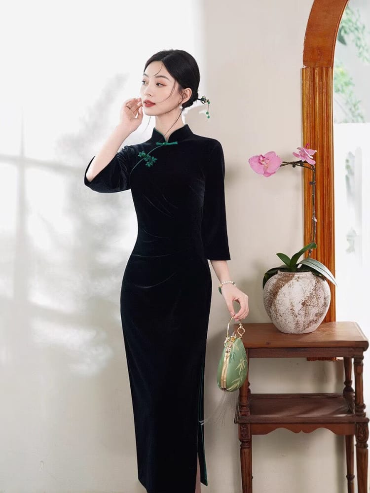 Beth and Brian Qipao-XL Josephine Vintage Black Velvet Midi Cheongsam with Green Frog Buttons
