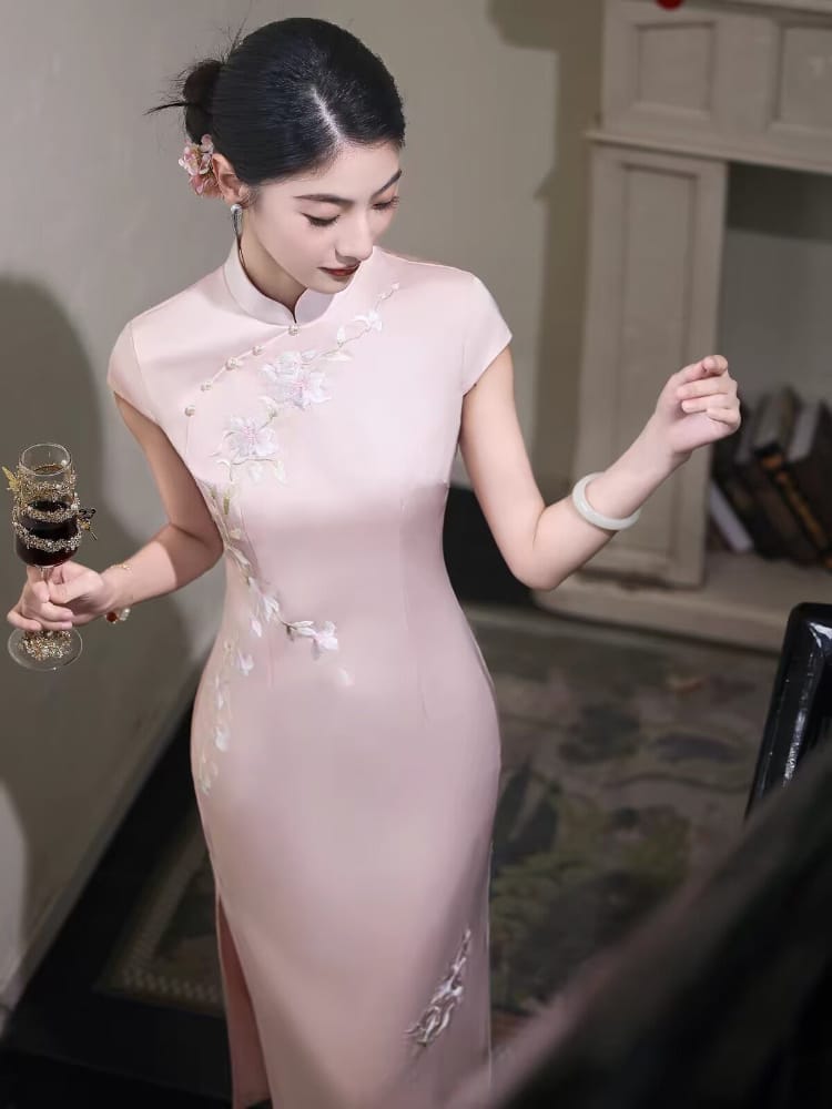 Beth and Brian Qipao-JNX Chloe Pink Floral Embroidery Cheongsam Dress With Cap Sleeves